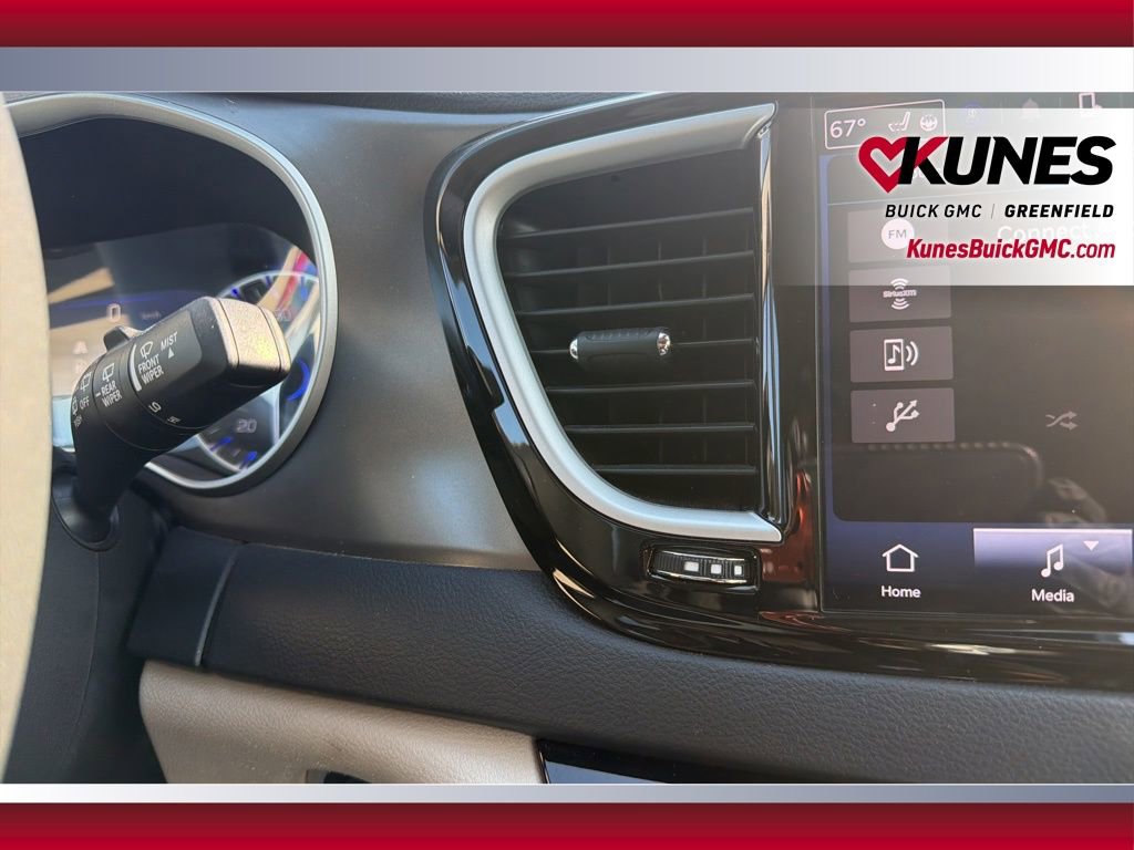 Used 2024 Chrysler Pacifica Touring-L FWD image 32