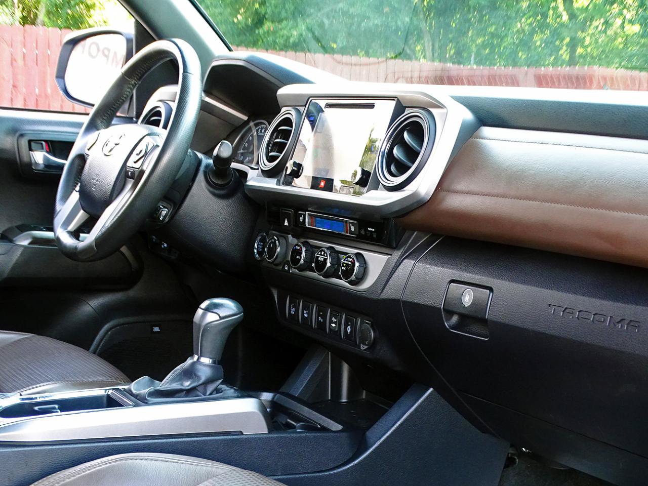 Used 2017 Toyota Tacoma Limited w/ Tow Package AWD/4WD image 32