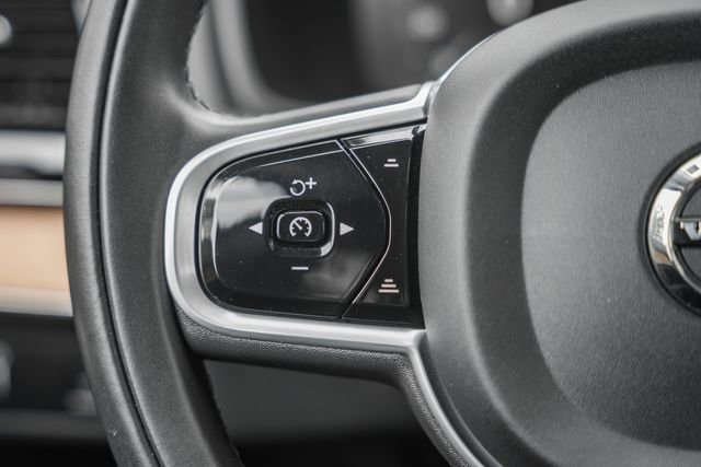 Used 2022 Volvo XC90 T6 Momentum w/ Advanced Package image 31