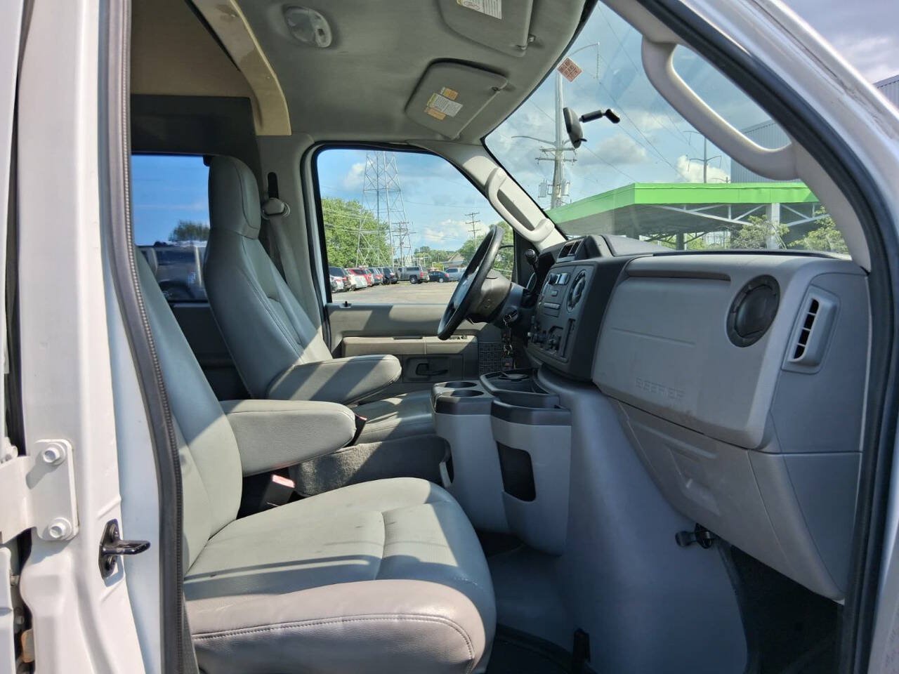 Used 2009 Ford E-250 and Econoline 250 Extended RWD image 17