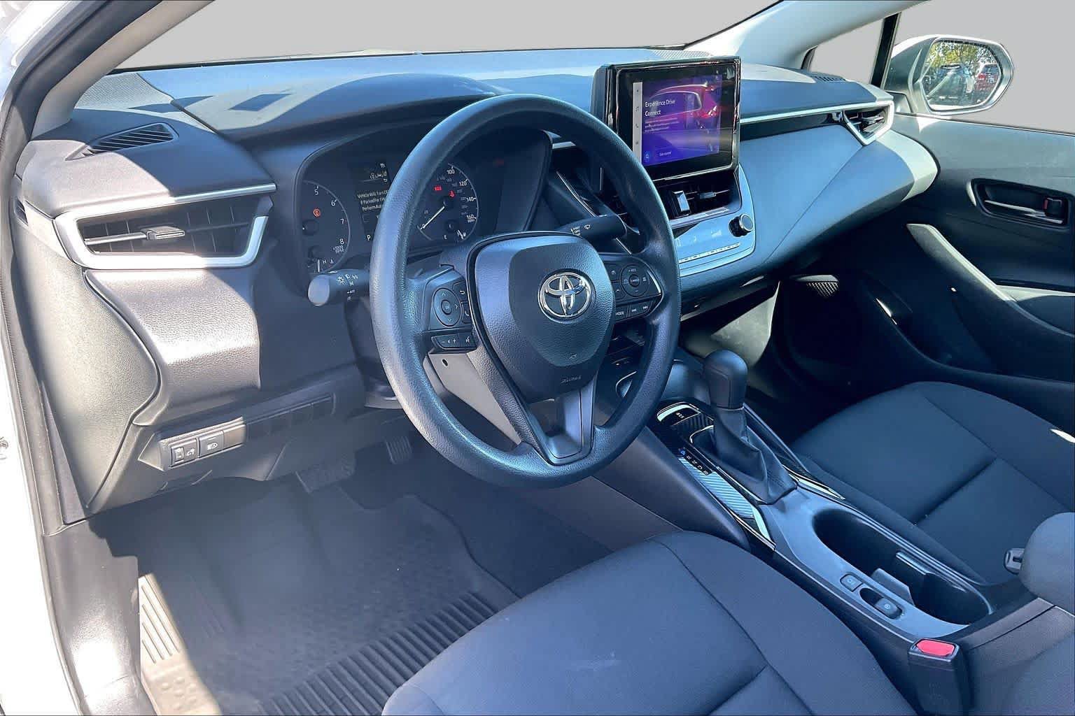 Used 2025 Toyota Corolla LE w/ LE Premium Package FWD image 16