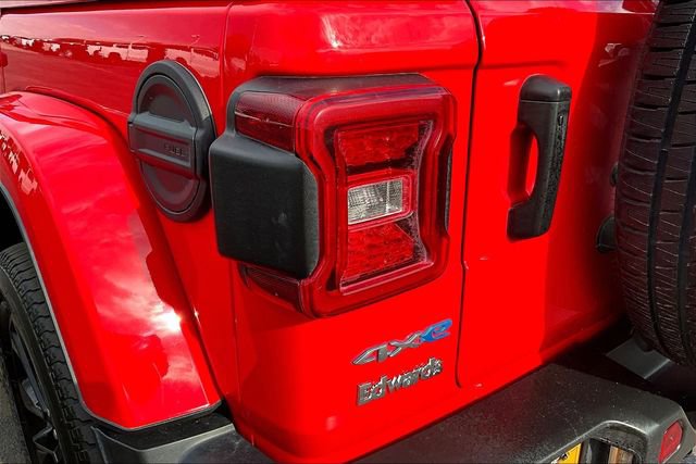Used 2021 Jeep Wrangler Unlimited Sahara w/ Cold Weather Group AWD/4WD image 23