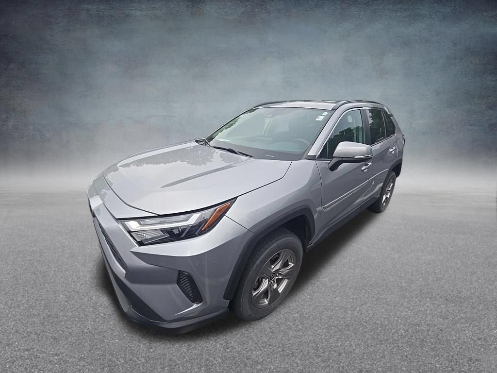 Used 2022 Toyota RAV4 XLE AWD/4WD image 3