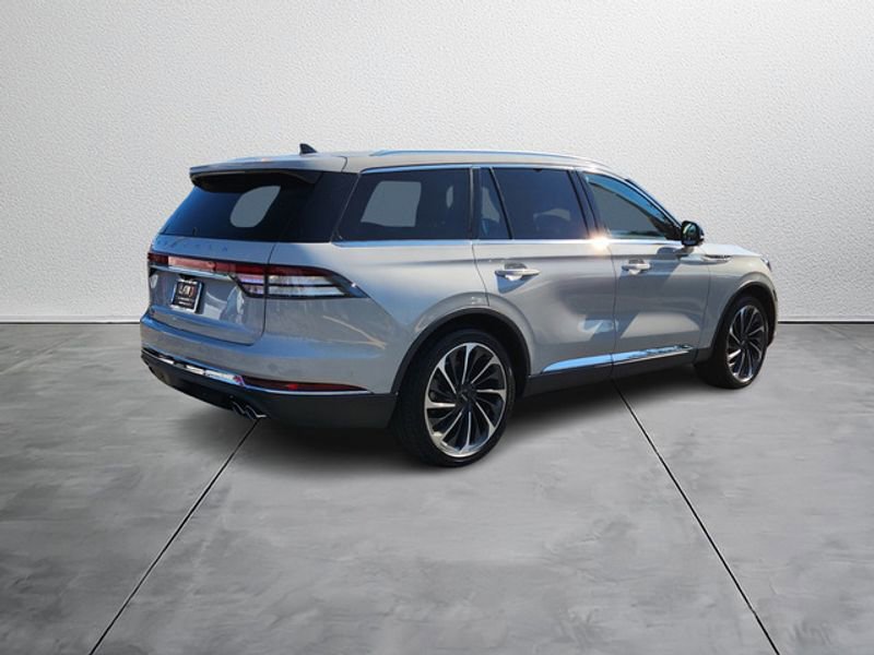 Used 2023 Lincoln Aviator Reserve w/ Equipment Group 201A image 5