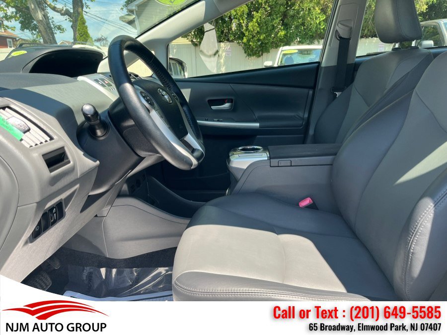 Used 2014 Toyota Prius V Five FWD image 19