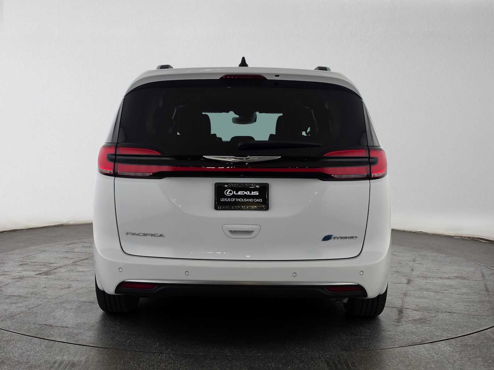 Used 2023 Chrysler Pacifica Pinnacle FWD image 4