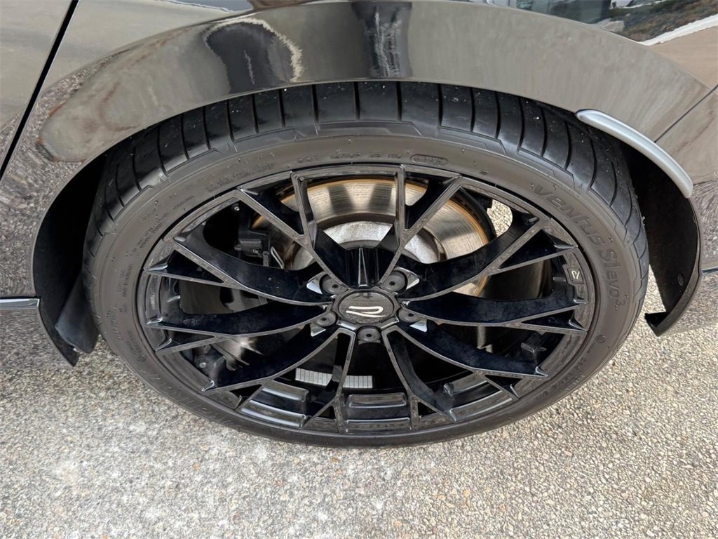 Used 2025 Volkswagen Golf R Black Edition image 7