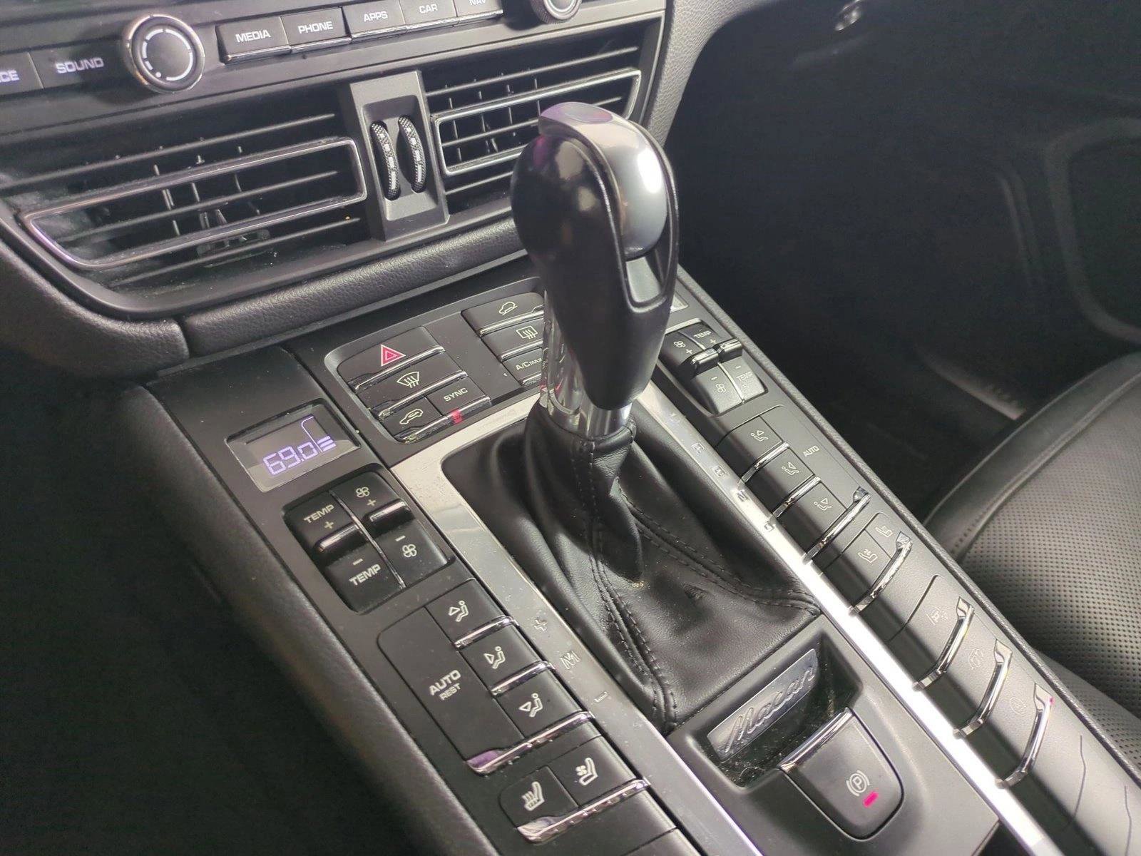 Used 2020 Porsche Macan Turbo AWD/4WD image 21