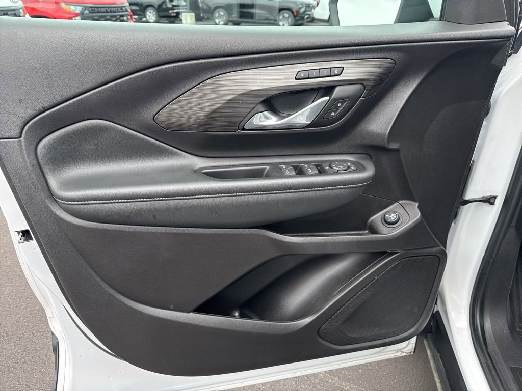 Used 2024 GMC Terrain SLT image 15
