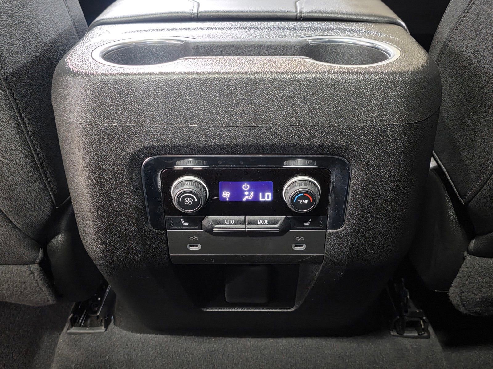 Used 2022 Chevrolet Tahoe LT w/ Luxury Package image 18