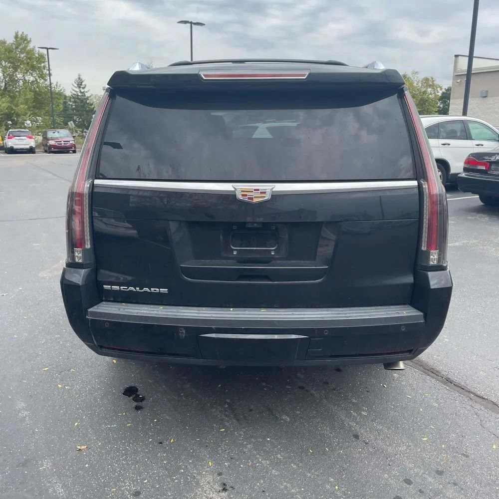 Used 2017 Cadillac Escalade ESV Premium Luxury AWD/4WD image 7