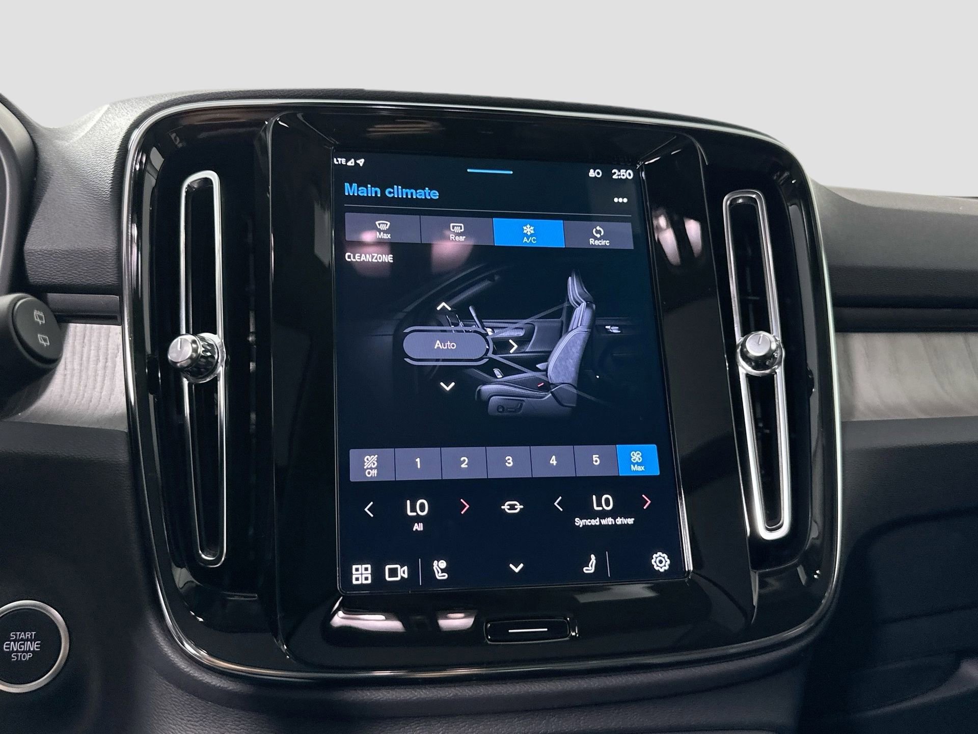 New 2025 Volvo XC40 B5 Core w/ Protection Package Premier image 24