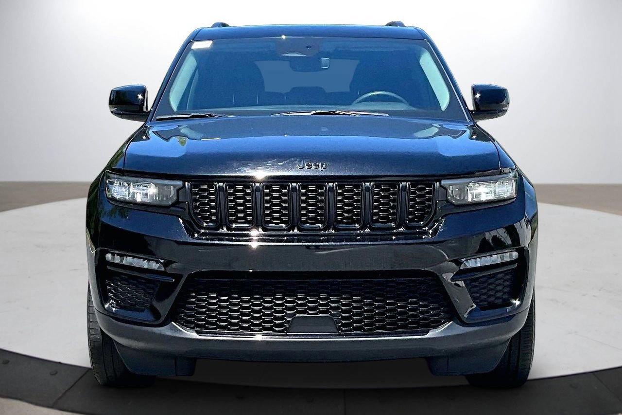 Used 2023 Jeep Grand Cherokee Limited w/ Black Appearance Package AWD/4WD image 3