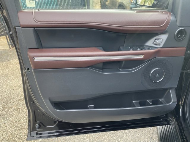Used 2024 Ford Expedition Max Limited image 12