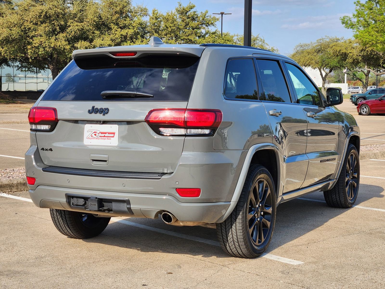 Used 2020 Jeep Grand Cherokee Altitude image 6