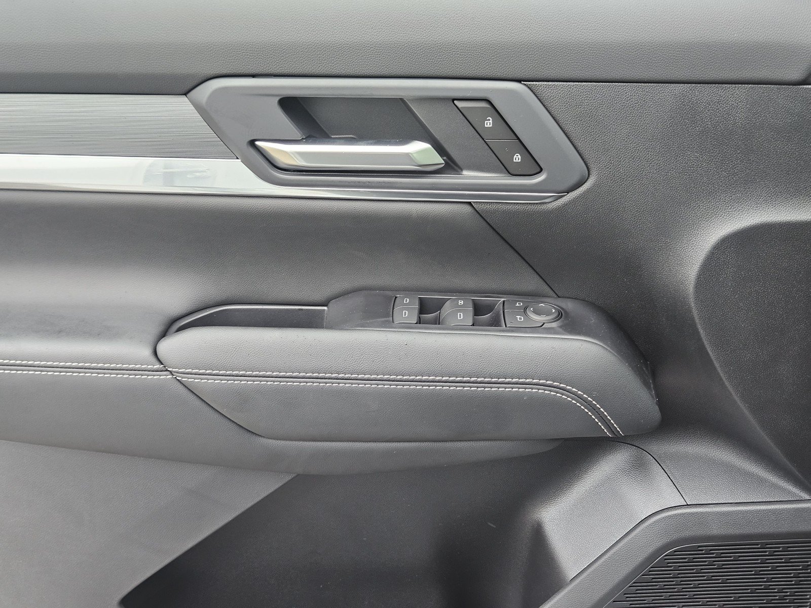 New 2027 GMC Terrain Elevation w/ LPO, Floor Liner Package FWD image 16
