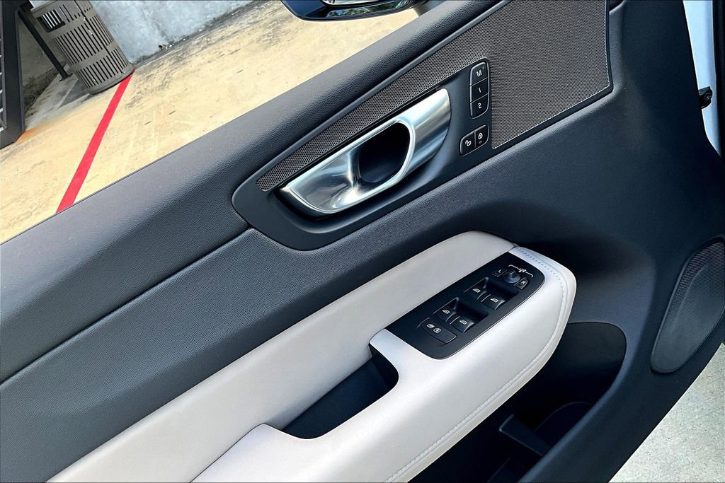 New 2026 Volvo XC60 B5 Core AWD/4WD image 18