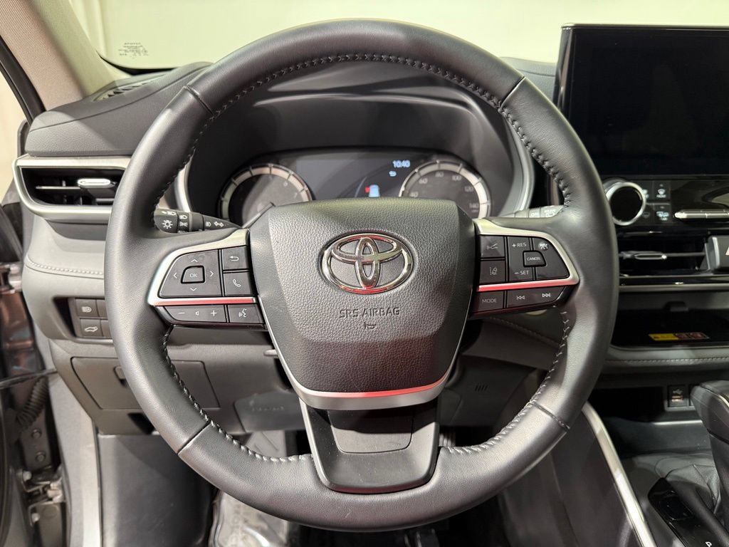 Certified 2025 Toyota Highlander XLE AWD/4WD image 25