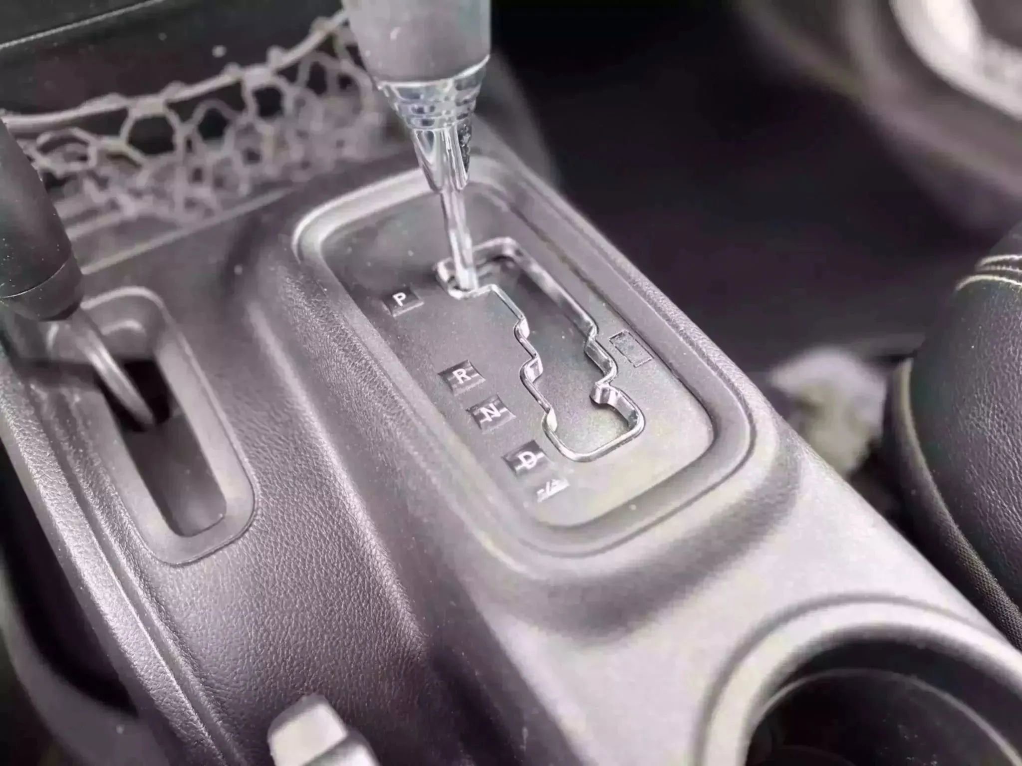 Used 2015 Jeep Wrangler Unlimited Sahara w/ Connectivity Group image 18