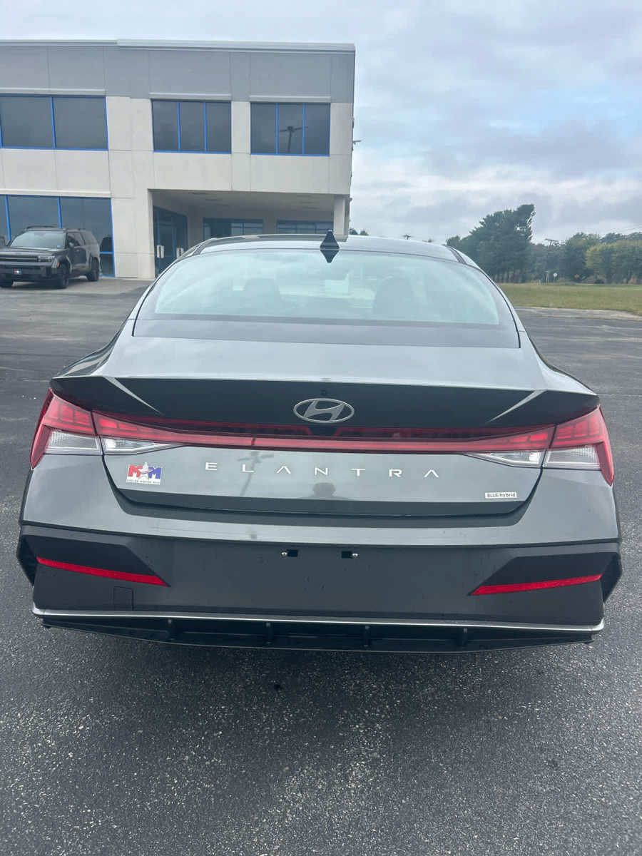 Used 2026 Hyundai Elantra Hybrid w/ Cargo Package FWD image 24