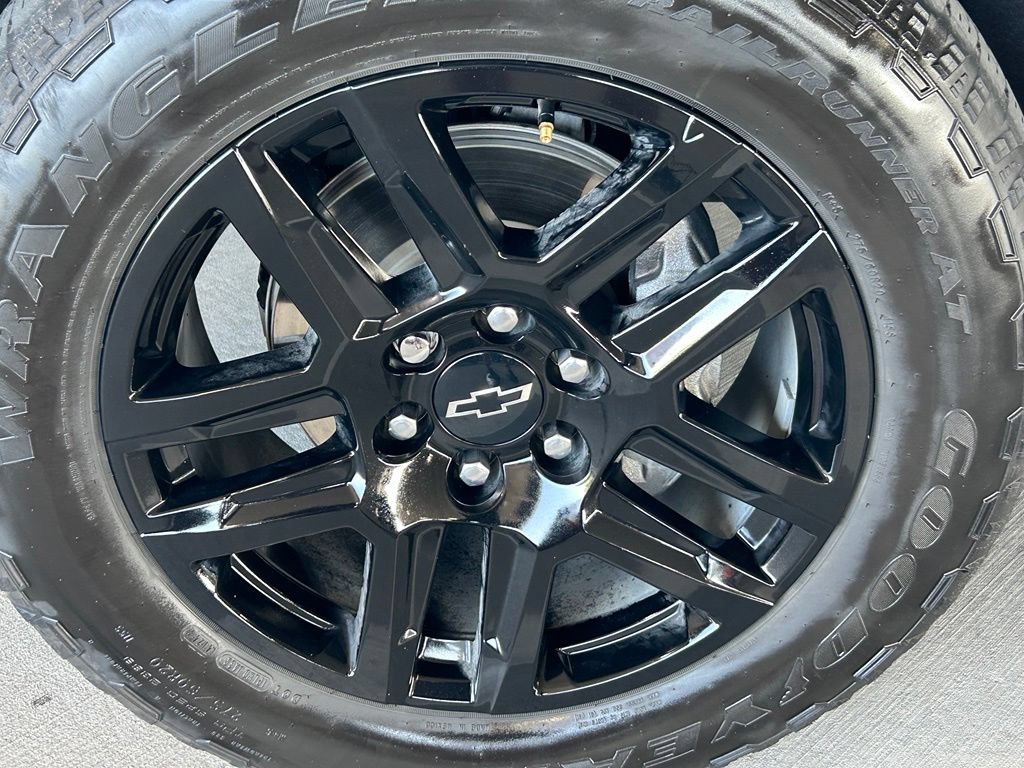 Used 2025 Chevrolet Silverado 1500 Custom w/ Turbomax Blackout Package AWD/4WD image 9