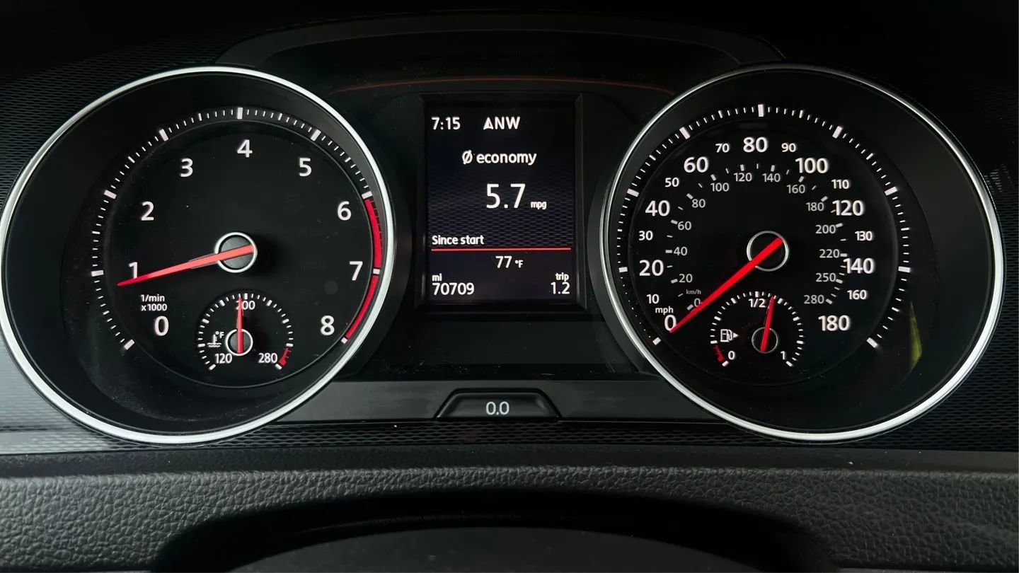 Used 2017 Volkswagen GTI SE FWD image 11