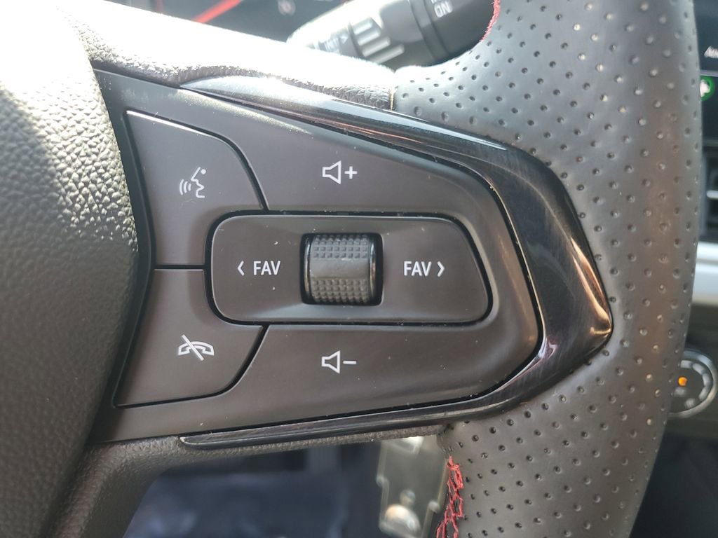 Used 2024 Chevrolet Trax RS image 29