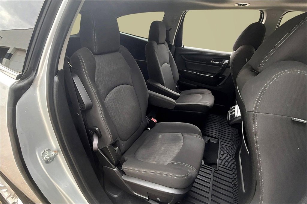Used 2017 Chevrolet Traverse LT w/ Style and Technology Package image 25