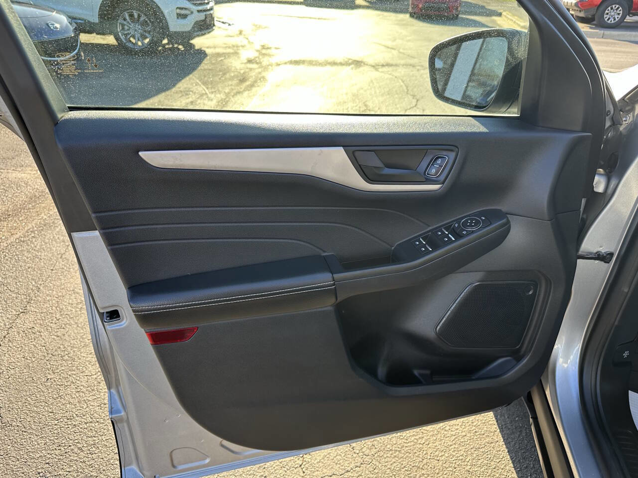 Used 2022 Ford Escape SE image 10