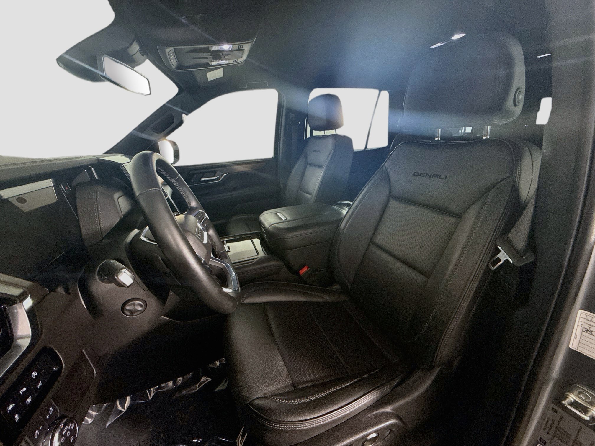 Used 2025 GMC Yukon Denali RWD image 22