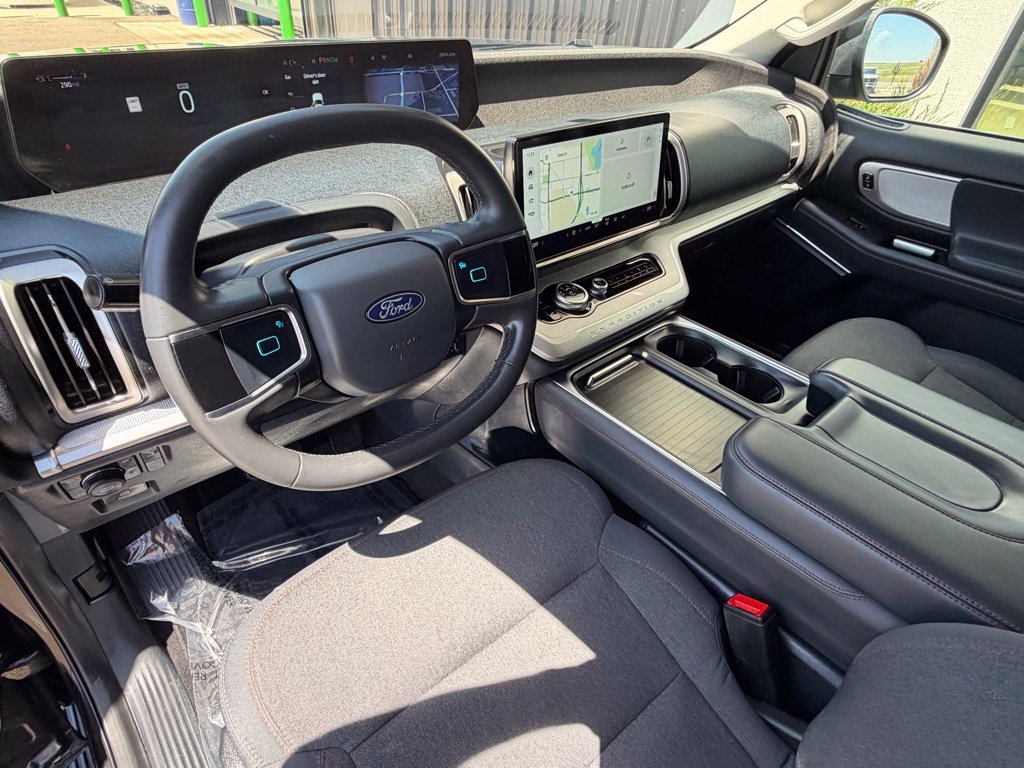 Used 2025 Ford Expedition Active AWD/4WD image 11