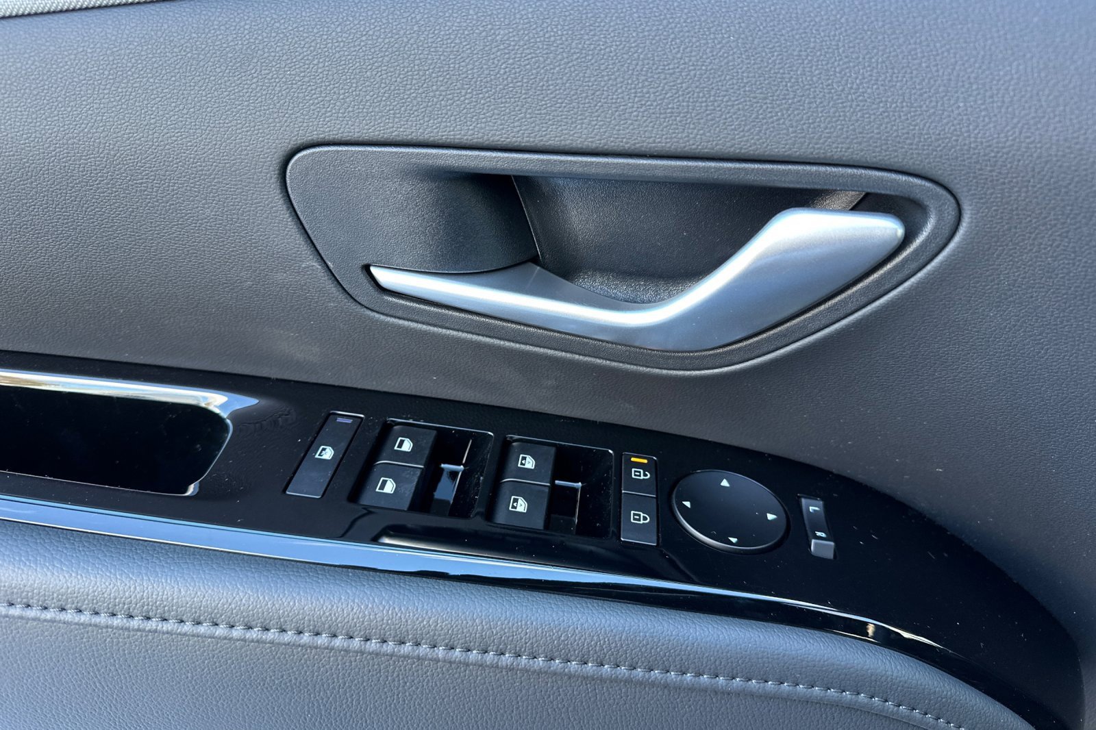 Certified 2025 Hyundai Santa Cruz SEL image 12