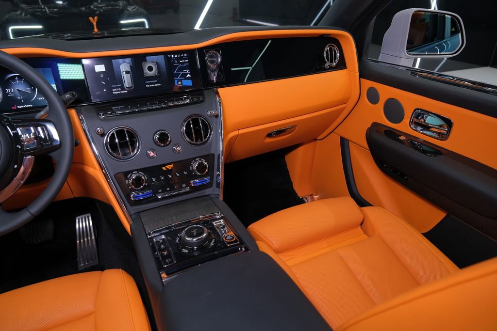 Used 2026 Rolls-Royce Cullinan AWD/4WD image 64