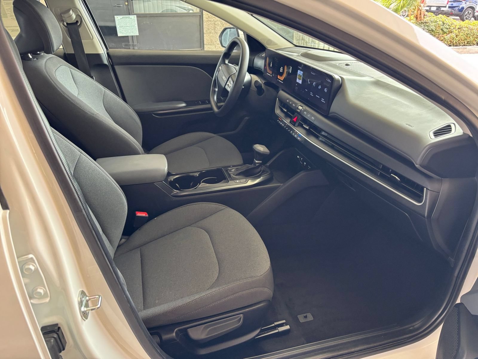 Used 2025 Kia K4 FWD image 35