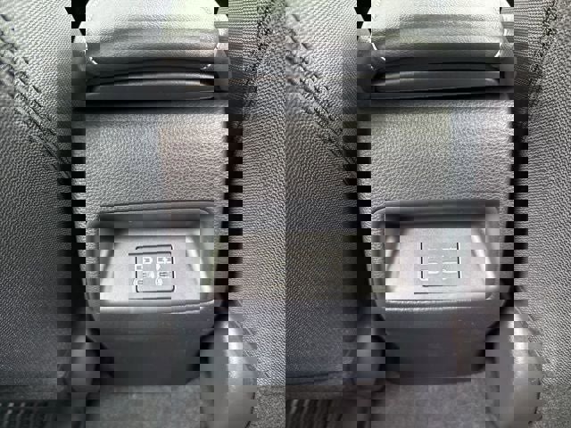 Used 2025 Toyota Corolla SE w/ SE Package image 13