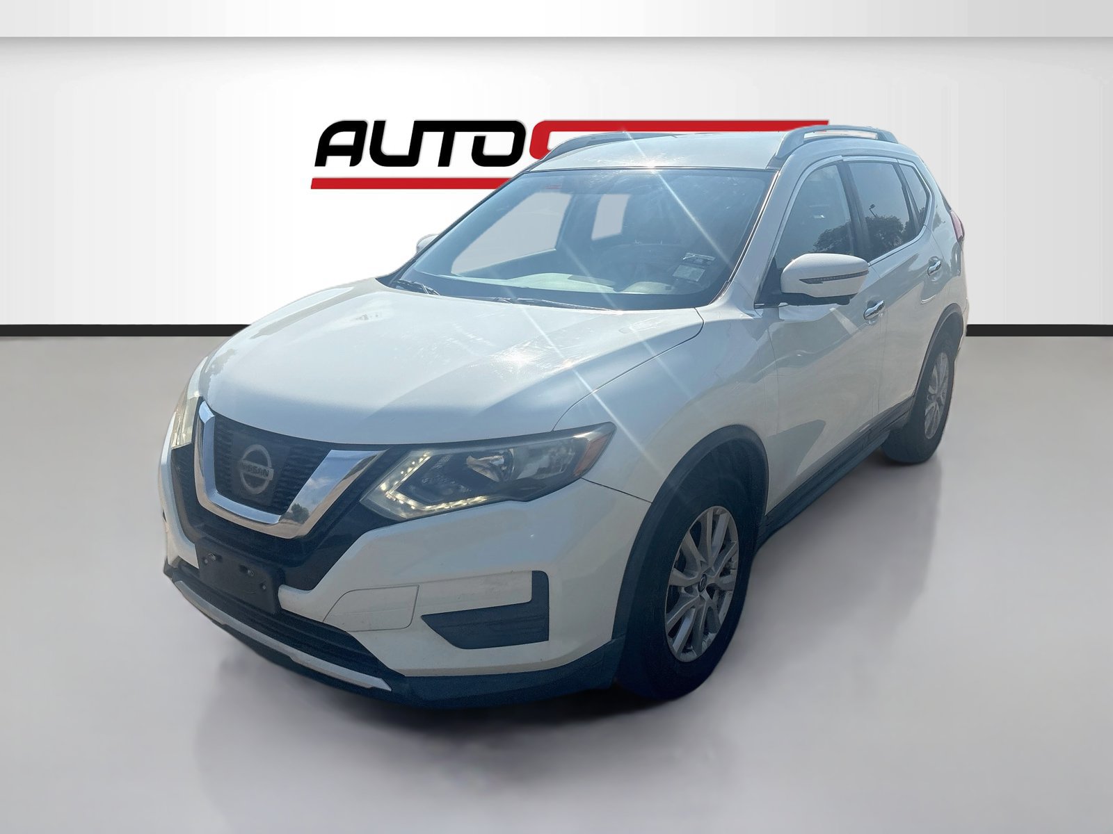 Used 2017 Nissan Rogue SV w/ SV Premium Package FWD image 3