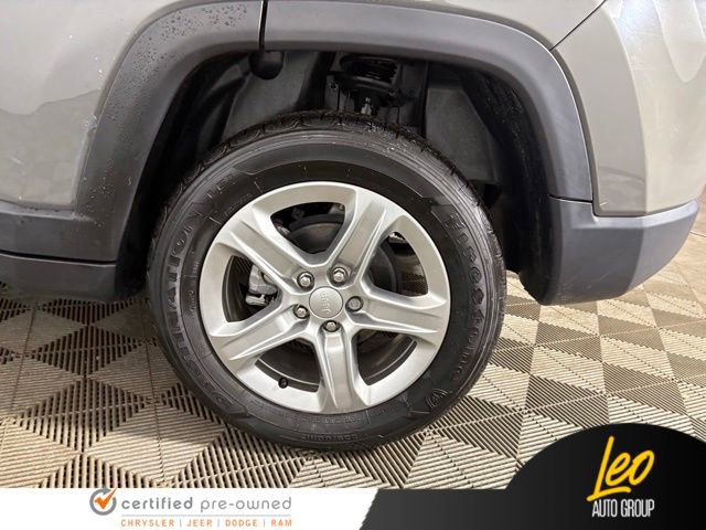 Used 2023 Jeep Compass Latitude AWD/4WD image 22