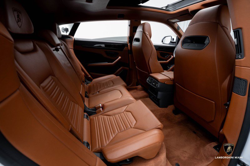 Used 2025 Lamborghini Urus SE image 52