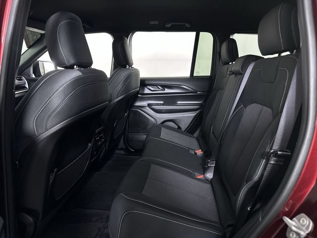 Used 2025 Jeep Grand Cherokee Laredo AWD/4WD image 26