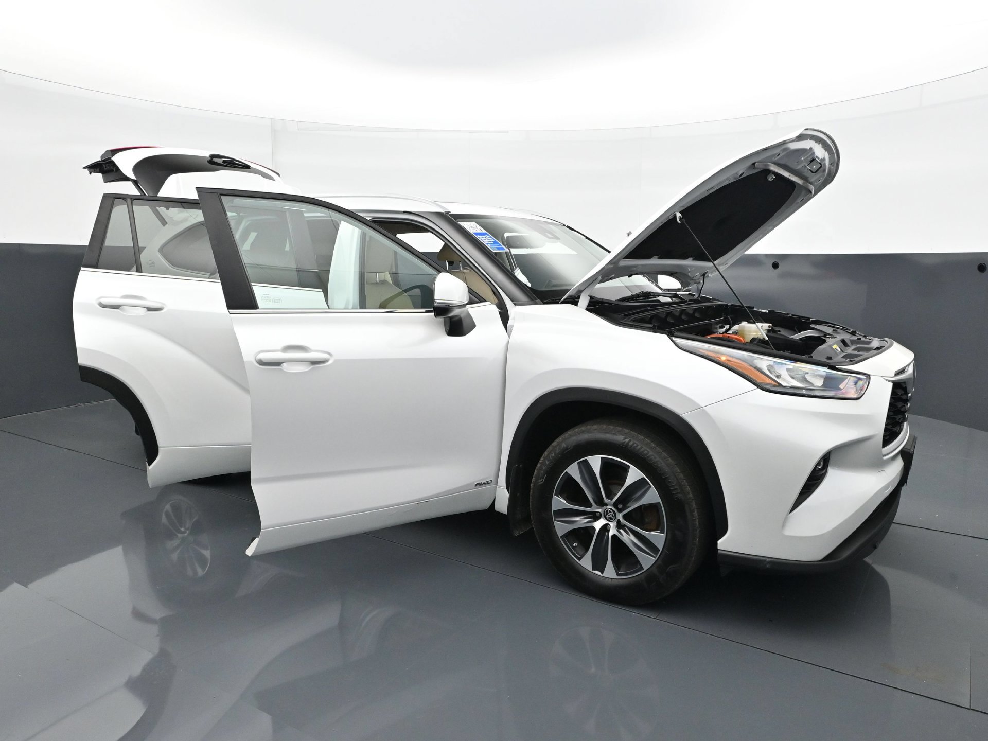 Used 2023 Toyota Highlander XLE AWD/4WD image 35