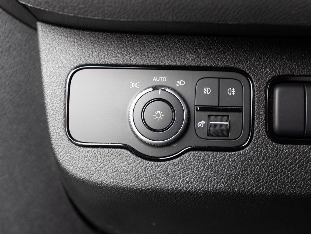 Used 2025 Mercedes-Benz Sprinter 2500 image 9