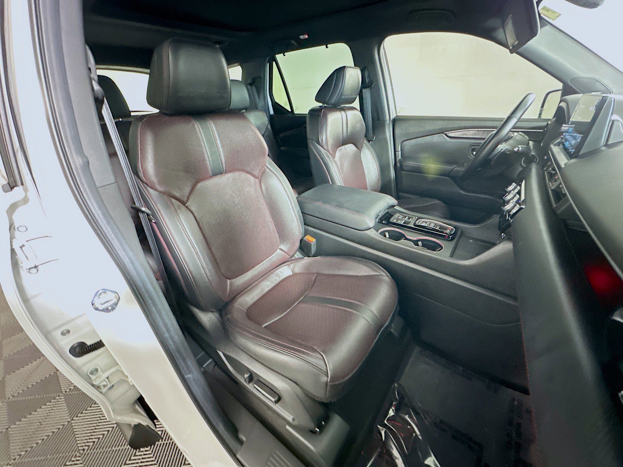 Used 2025 Honda Pilot Black Edition image 28