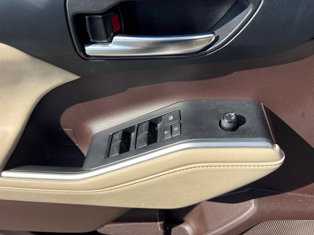 Used 2022 Toyota Highlander XLE AWD/4WD image 17