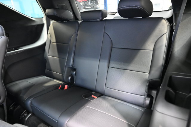 New 2027 Chevrolet Traverse LT w/ LPO, Floor Liner Package FWD image 12