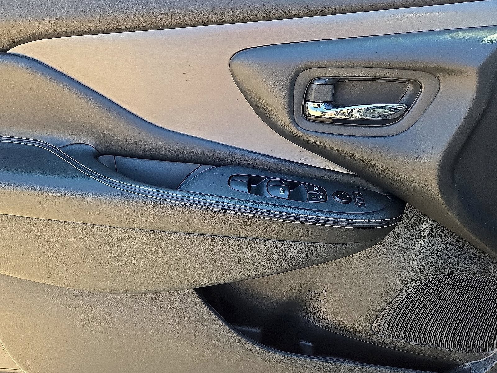 Used 2023 Nissan Murano SV FWD image 21