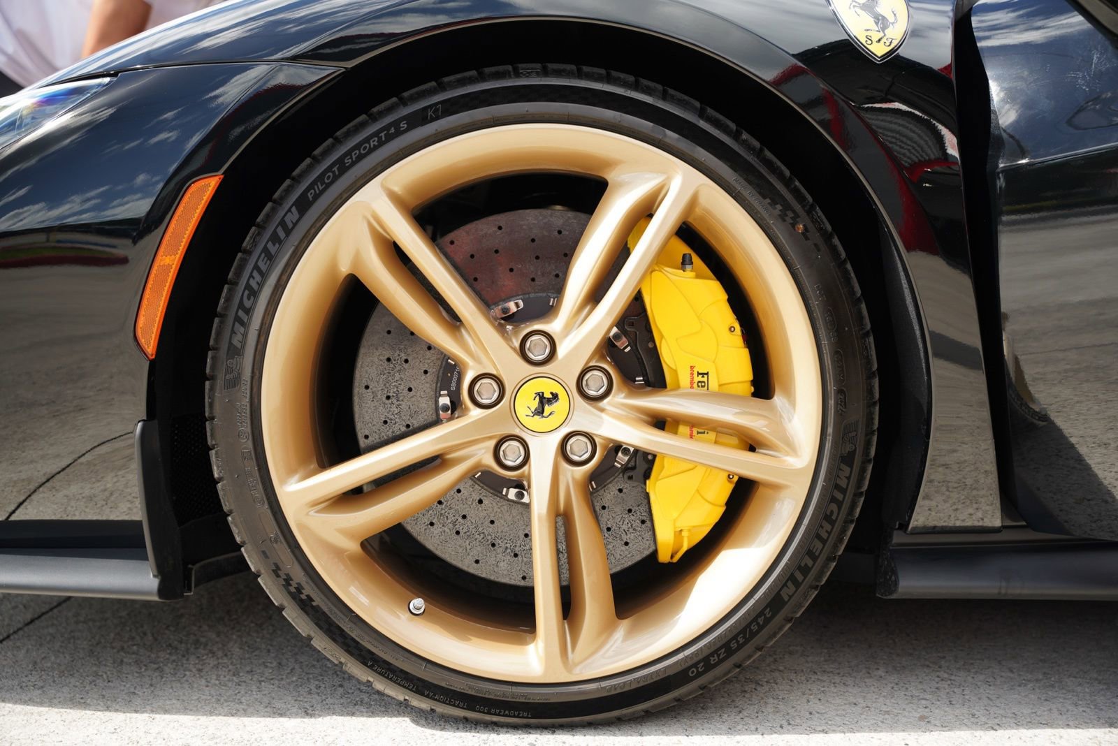 Used 2025 Ferrari 296 GTS RWD image 25