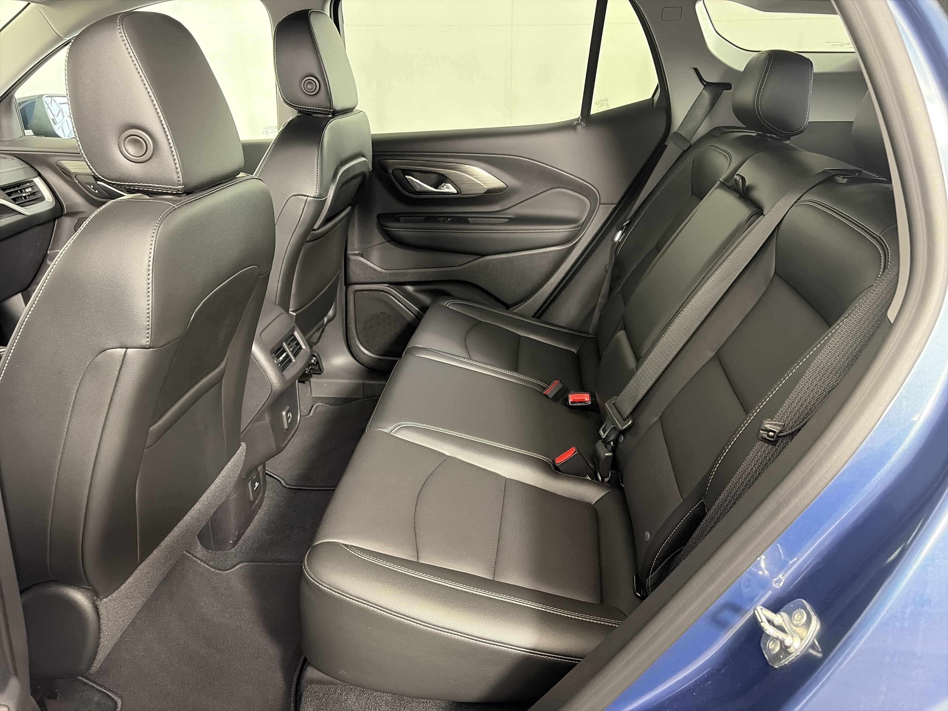 Certified 2024 GMC Terrain SLT w/ Infotainment Package II AWD/4WD image 7