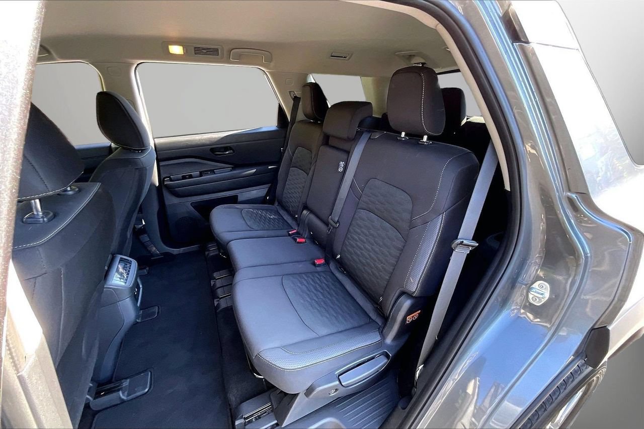 Used 2025 Nissan Pathfinder SV AWD/4WD image 21