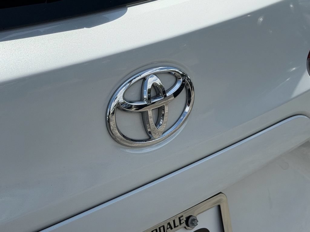 Used 2022 Toyota Corolla Cross XLE w/ Convenience Package AWD/4WD image 17