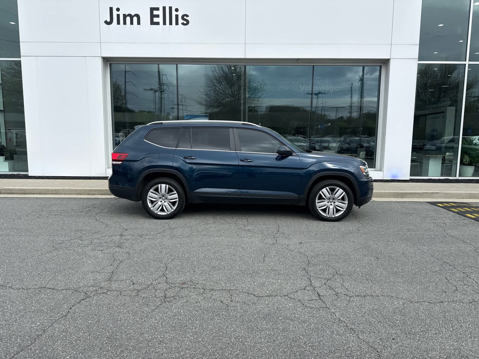 Used 2019 Volkswagen Atlas SE w/ Towing Package image 24
